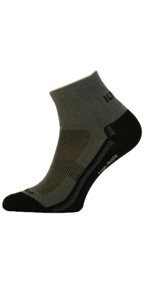Kotníčkové ponožky Benet K027 černá